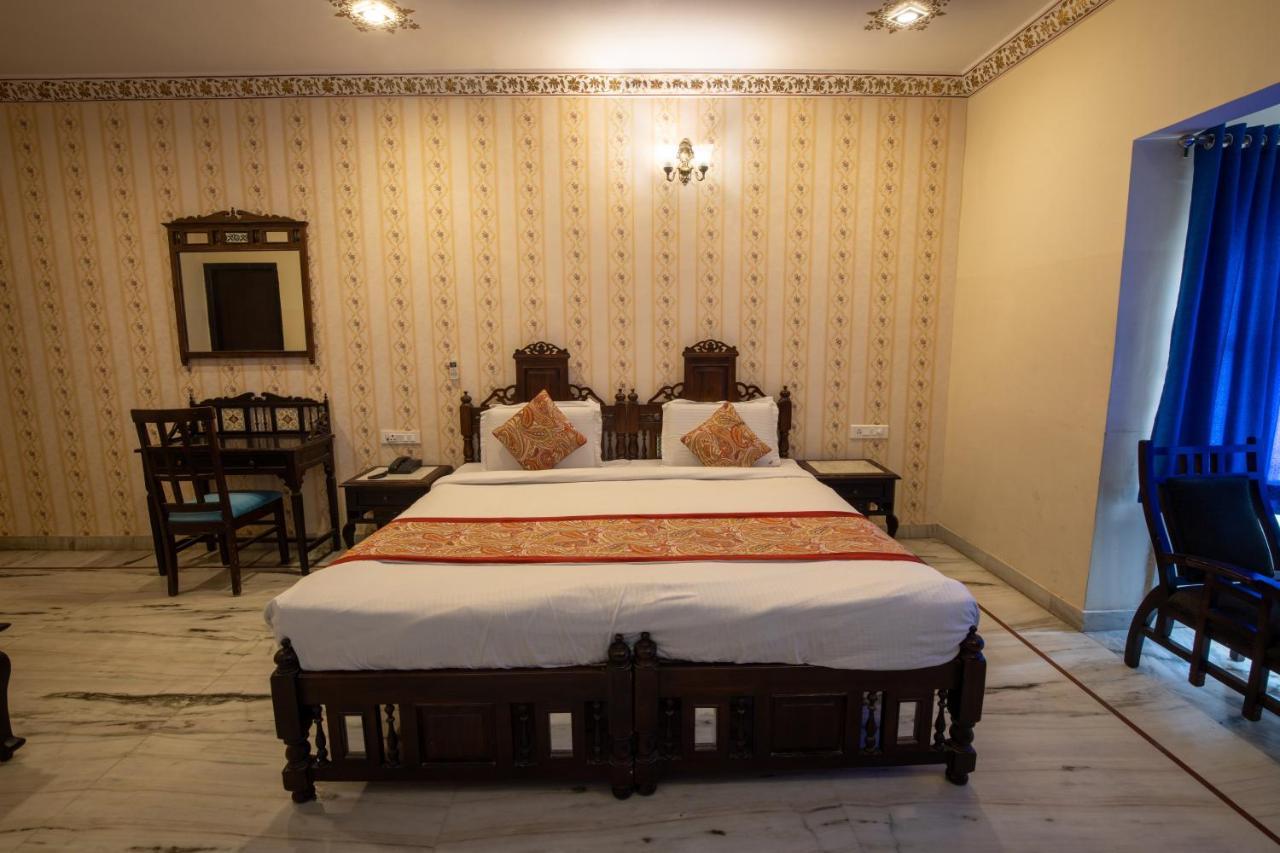 Hotel Royal Pratap Niwas Udaipur Eksteriør billede