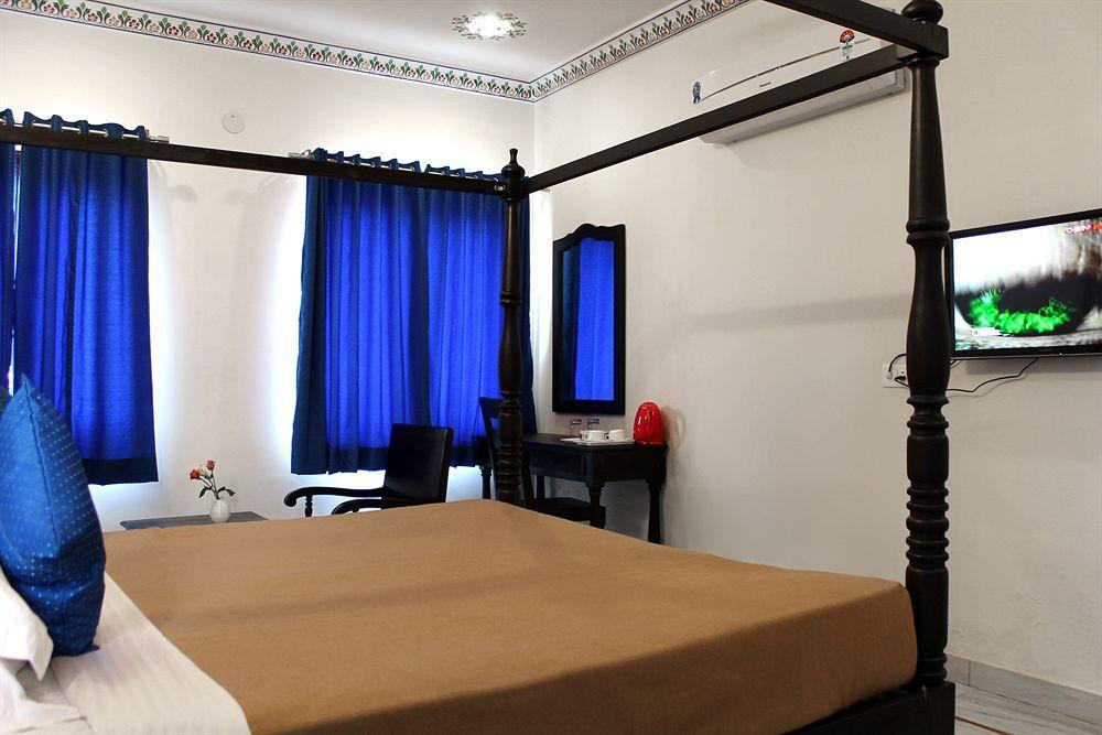 Hotel Royal Pratap Niwas Udaipur Eksteriør billede