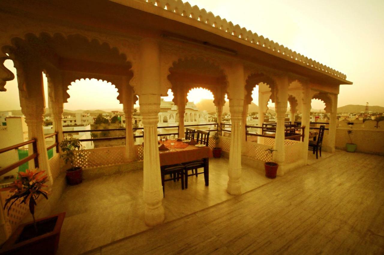 Hotel Royal Pratap Niwas Udaipur Eksteriør billede