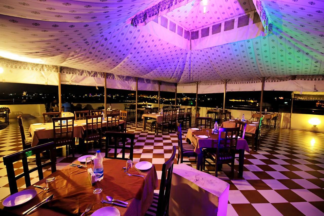 Hotel Royal Pratap Niwas Udaipur Eksteriør billede